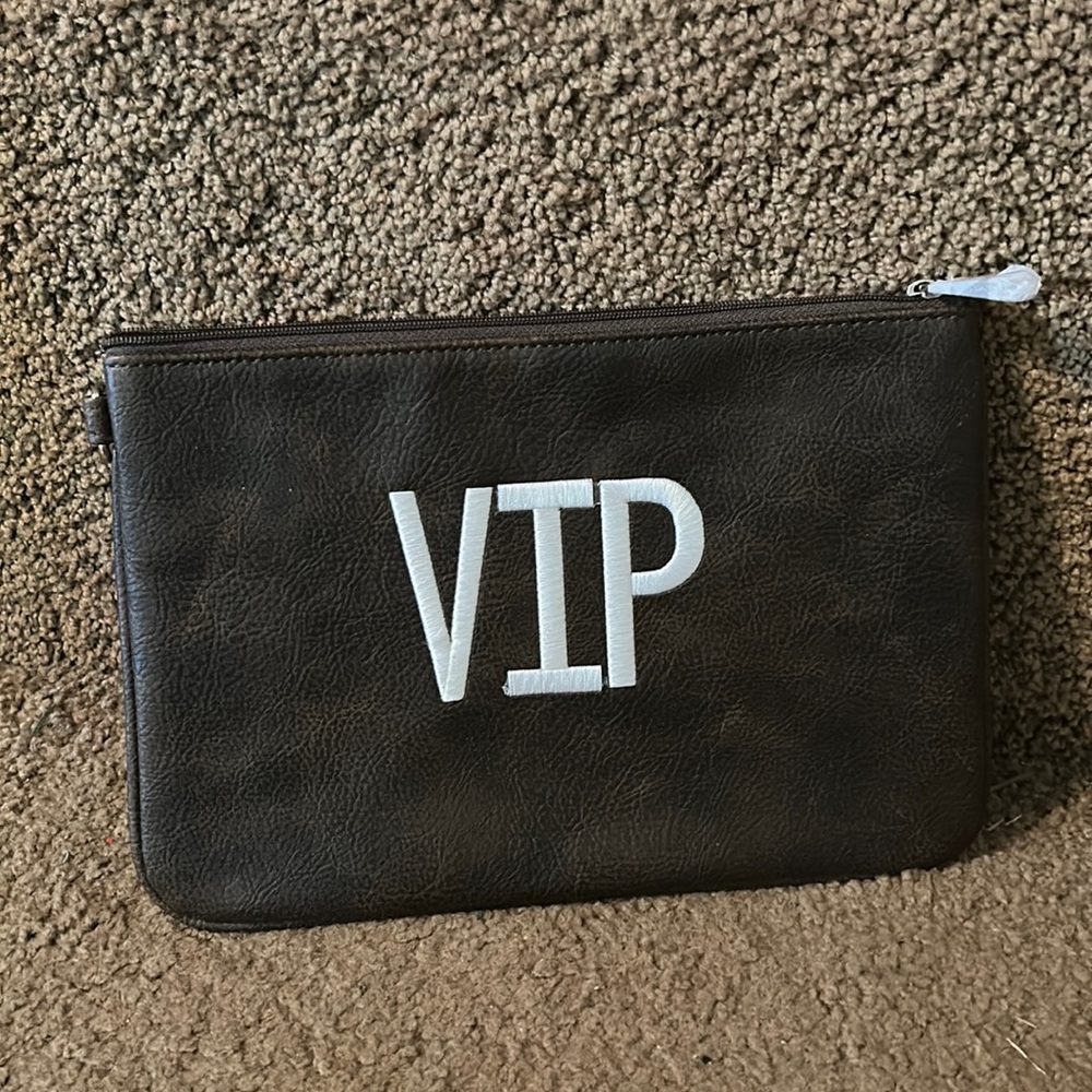 Thirty-one zip pouch
